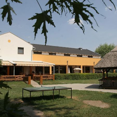 Georgshof Hotel Podersdorf am See Exterior photo