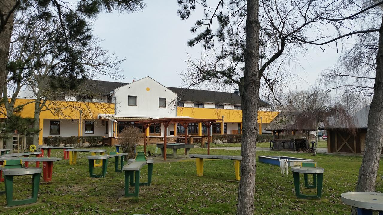 Georgshof Hotel Podersdorf am See Exterior photo