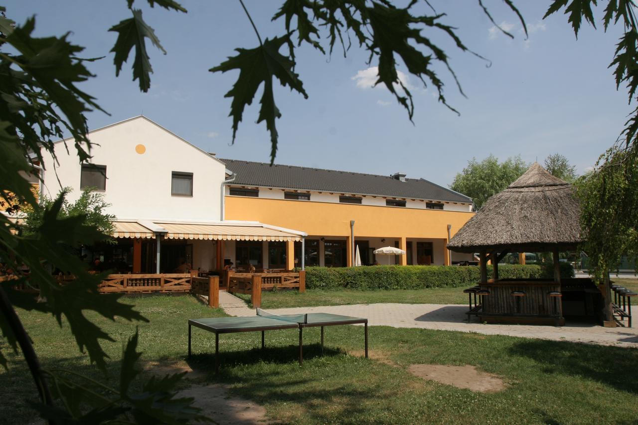 Georgshof Hotel Podersdorf am See Exterior photo